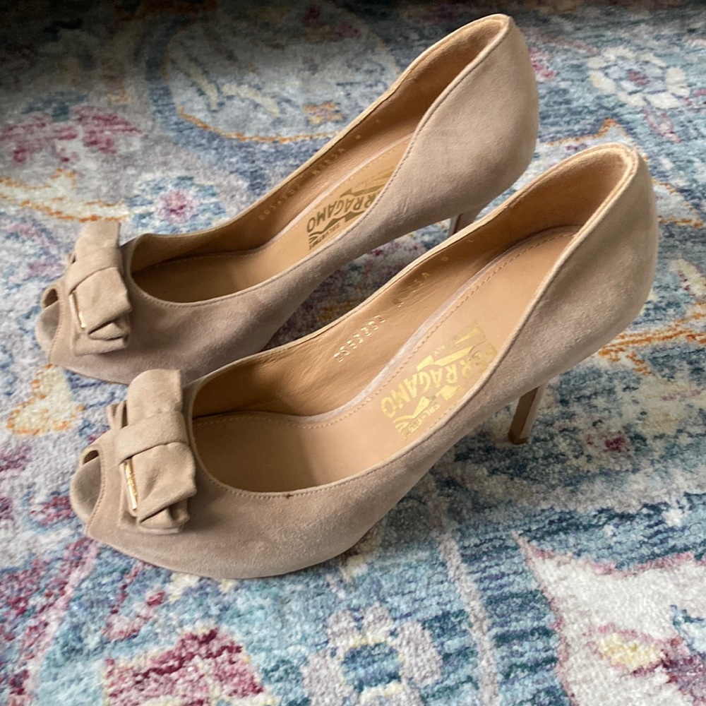FERRAGAMO  bow Heels